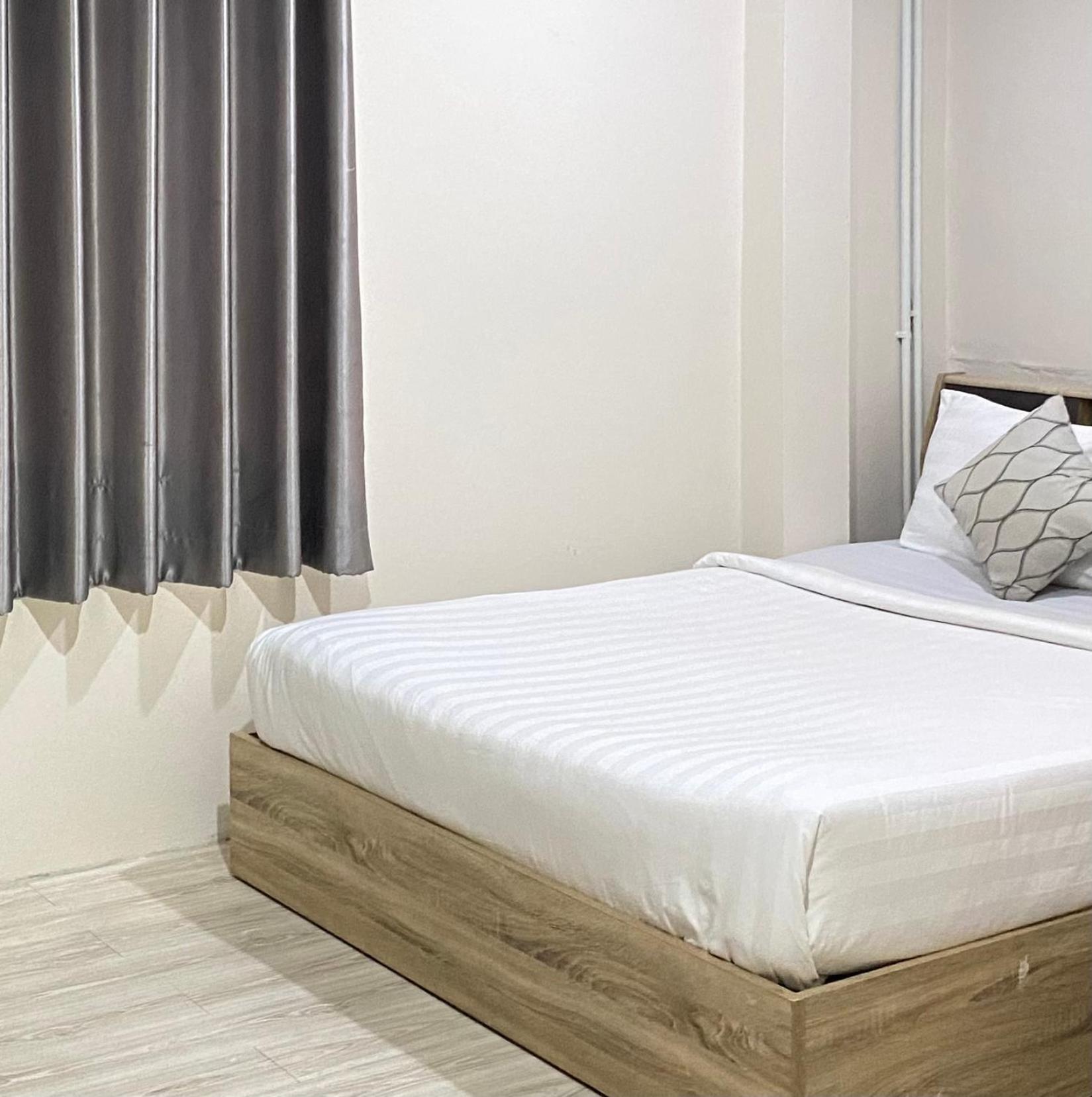 ซับรูมโฮเทล Subroom Hotel Сураттхани Экстерьер фото